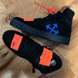 NEVER USED Off-White Off-Court 3.0 'Black' 2019 – Size US 8.5 M / 42.